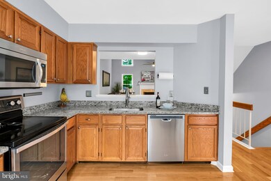 8329 Linden Oaks Ct, Lorton, VA 22079 - photo 5