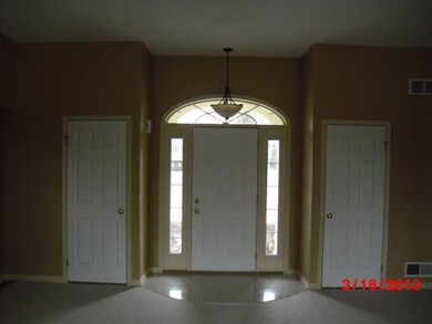 Foyer Grand entrance with marble floor and double 