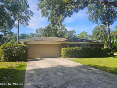 Garage/Driveway