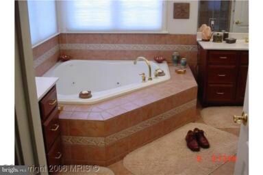 8929 Liberty Ln, Potomac, MD 20854 - photo 7