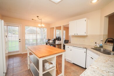 7811 Hidden Oaks Ln, Houston, TX 77095 - photo 3