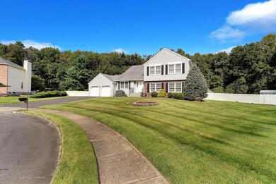 17 Carriage Ct Marlboro-large-006-155-Fr