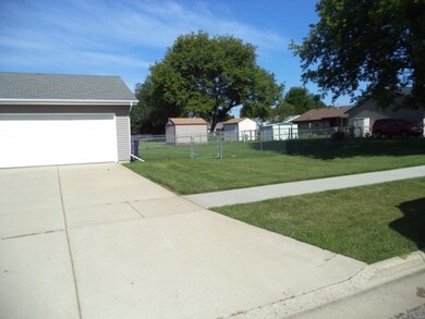 2344 S Chatham St, Janesville, WI 53546 - photo 2