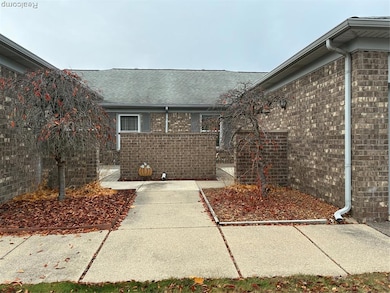 48421 Milonas Dr unit 223, Shelby Township, MI 48315 - photo 2