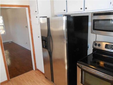 Stainless steel appliances stay with the home!