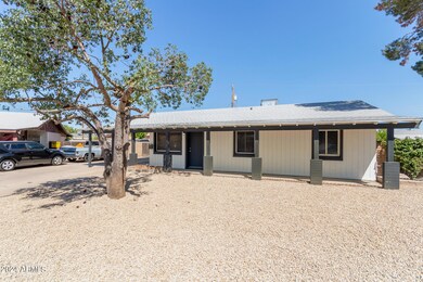 8235 W Cora Ln, Phoenix, AZ 85033 - photo 5