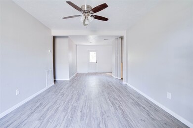 5805 Mackinaw St, Houston, TX 77053 - photo 4