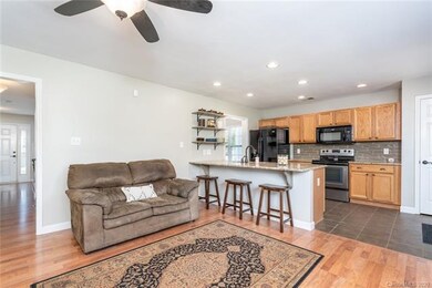 2121 Ballingarry Dr, Statesville, NC 28625 - photo 4