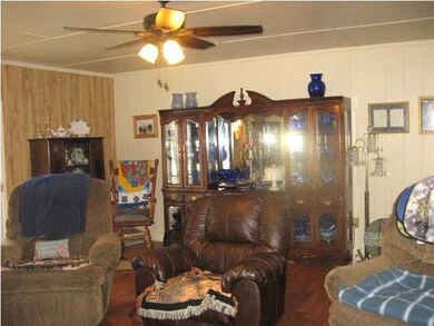 LARGE DEN WITH LAMINATE FLOORS
