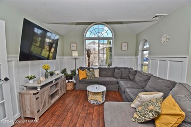 219 Orchard View Dr, Effort, PA 18330 - photo 3