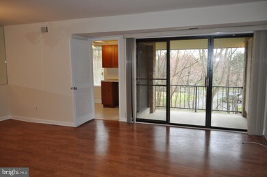 5490 Cedar Ln unit C4, Columbia, MD 21044 - photo 4