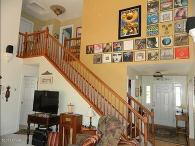 427 Spruce St, Hawley, PA 18428 - photo 7