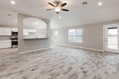 223 NW Sandstone Ave, Cache, OK 73527 - photo 3