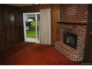 Nice Family Room with Gas Logs in the Fireplace