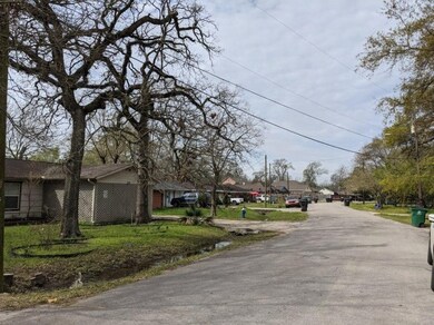 1112 Eubanks St, Houston, TX 77022 - photo 4