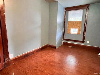 435 Washington St, Logansport, IN 46947 - photo 4