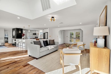 11 Murray St, Peabody, MA 01960 - photo 2