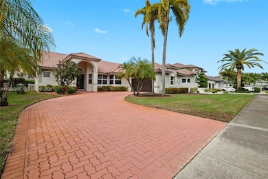 600 Cypress Pointe Dr E, Pembroke Pines, FL 33027 - photo 2