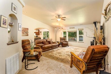 132 Gailmar Cir, Grants Pass, OR 97526 - photo 4