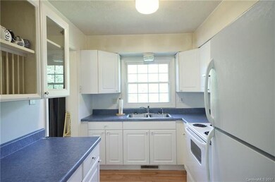 17 Melton Rd, Candler, NC 28715 - photo 6