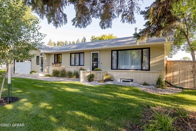 3007-e-elmwood-dr-002