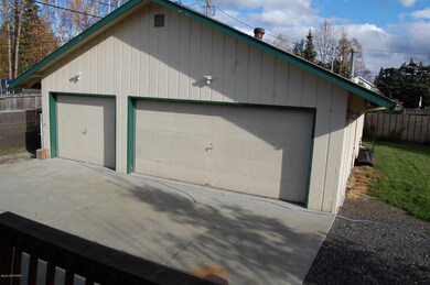 3 CAR GARAGE