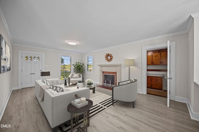 43-web-or-mls-Living Room003