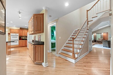 23W620 Walnut St, Roselle, IL 60172 - photo 7