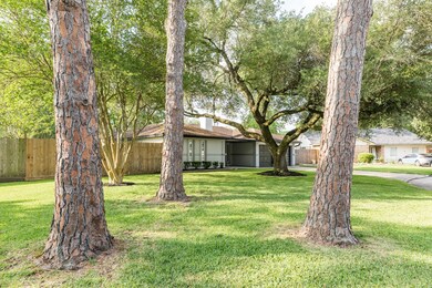 1713 Sherwood Cir, Alvin, TX 77511 - photo 4