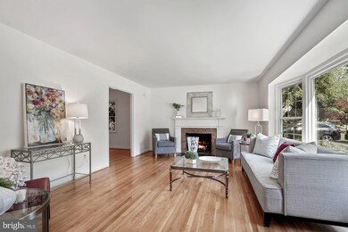 1013 Dalebrook Dr, Alexandria, VA 22308 - photo 4