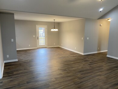 1210 Emerson St, Manchester, TN 37355 - photo 4