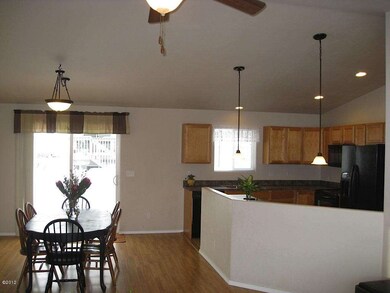 Kitchen & Dining