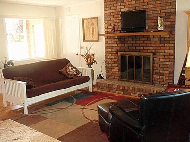 1241 Viewmont Dr, Schenectady, NY 12309 - photo 4