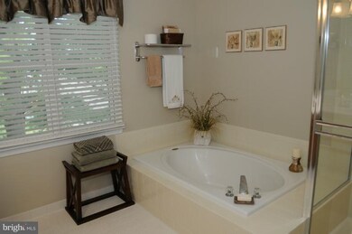 4252 Moot Dr, Dumfries, VA 22025 - photo 3