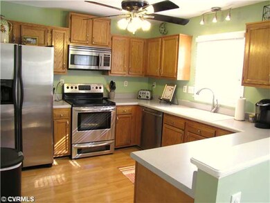 Kitchen - Updated kitchen w/ stainless appliances,