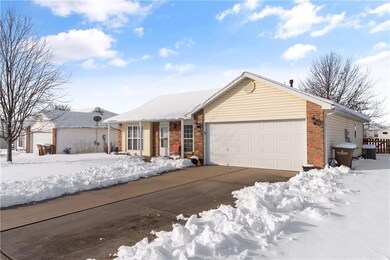 808 Coventry Ln, Raymore, MO 64083 - photo 3