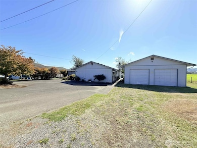 1515 W Waldrip St, Elma, WA 98541 - photo 3