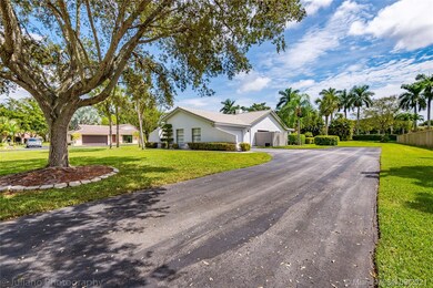 22412 Waterside Dr, Boca Raton, FL 33428 - photo 3