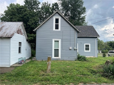 404 E Mulberry St, Salem, IN 47167 - photo 3