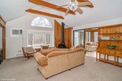04_190PleasantPinesAve_10002_LivingRoom_