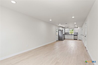 1204 S Martin Luther King jr Ln unit B, Temple, TX 76501 - photo 3