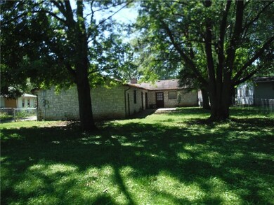 705 Princeton Dr, Whiteland, IN 46184 - photo 2