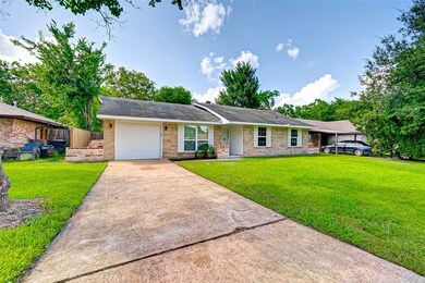 6318 Maple Hill Dr, Houston, TX 77088 - photo 2