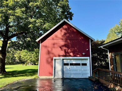 2 story barn style garage w/ 2nd story (roof new i
