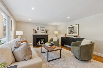 692 Pearl St, Reading, MA 01867 - photo 3