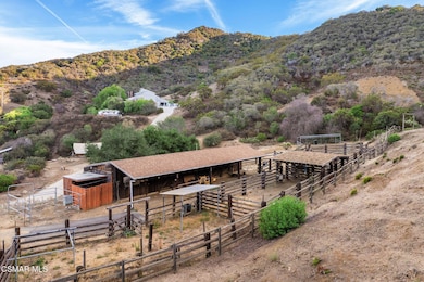 3 Stalls & 3 Corrals