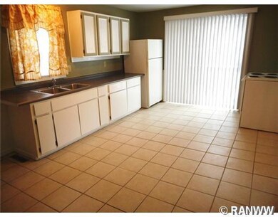 1520 2nd Ave SE, Menomonie, WI 54751 - photo 4