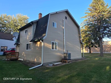 244 S Sherman St, Vassar, MI 48768 - photo 2