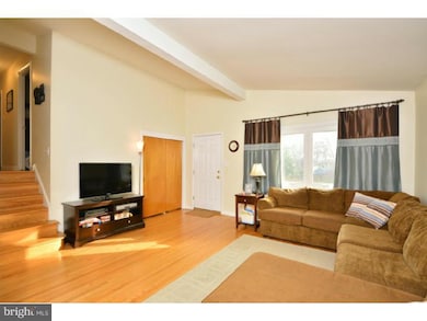 445 Lyndhurst Dr, Broomall, PA 19008 - photo 5