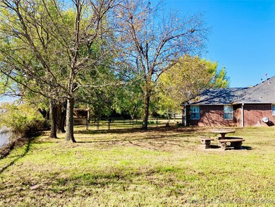 1107 S Thompson Ave, Cushing, OK 74023 - photo 3